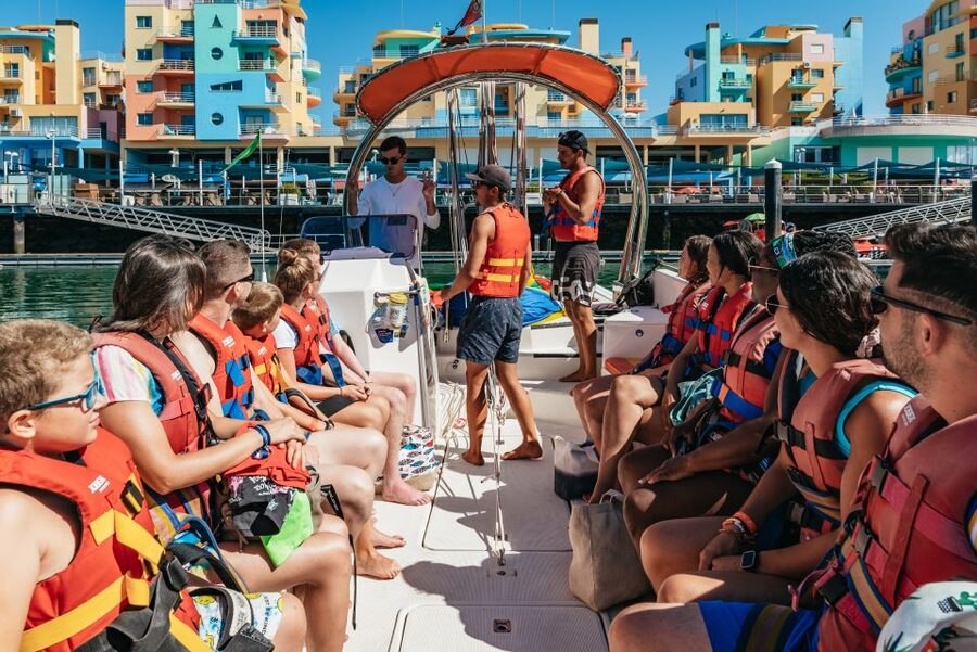 Albufeira: Parasailing Boat Trip - Landing, water dips, and the ride home