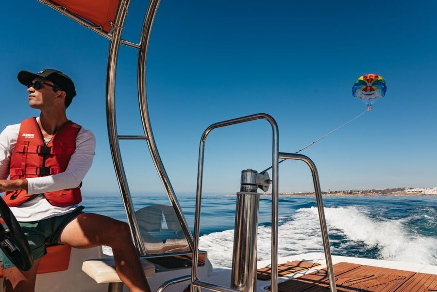 Albufeira: Parasailing Boat Trip - Best times and best kinds of visitors