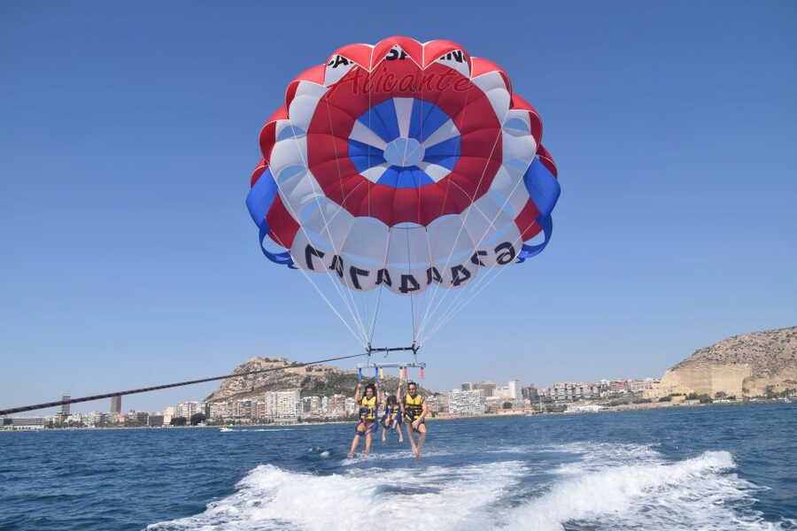 Alicante: Boat Trip and Parasailing Experience with Drink - Should you book it?