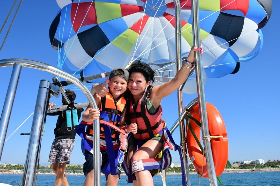Amalfi Coast: Parasailing Flight Adventure - What you see from the boat and parachute