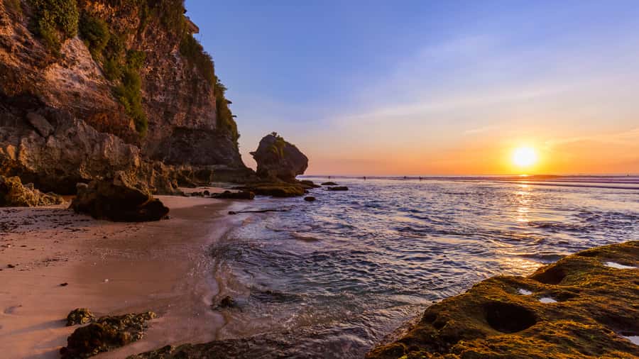 Bali: Parasailing, Jet Ski & Uluwatu Tour with Kecak Dance - Should you book it?
