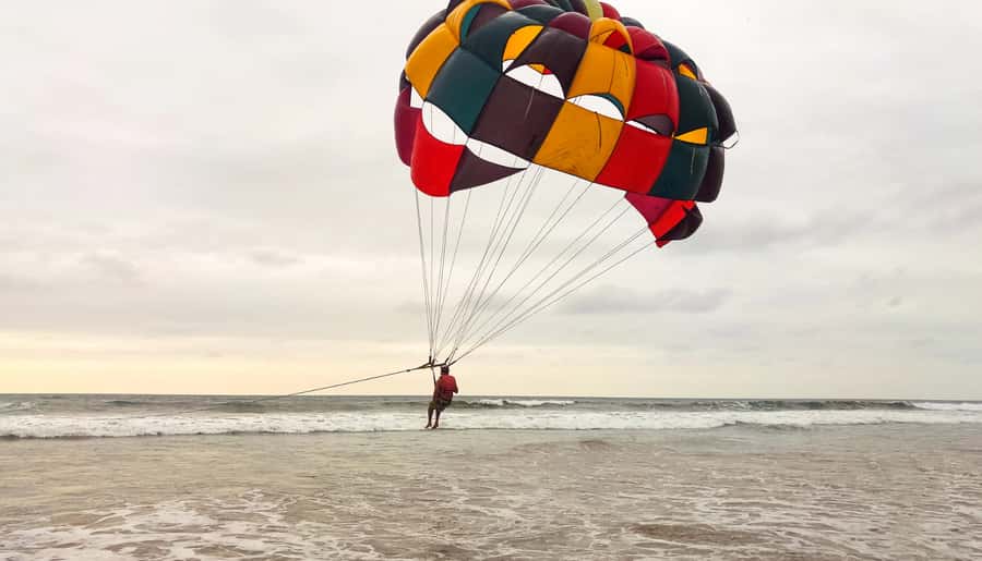 Bali: Parasailing, Jet Ski & Uluwatu Tour with Kecak Dance - Tanjung Benoa starts the day at full speed