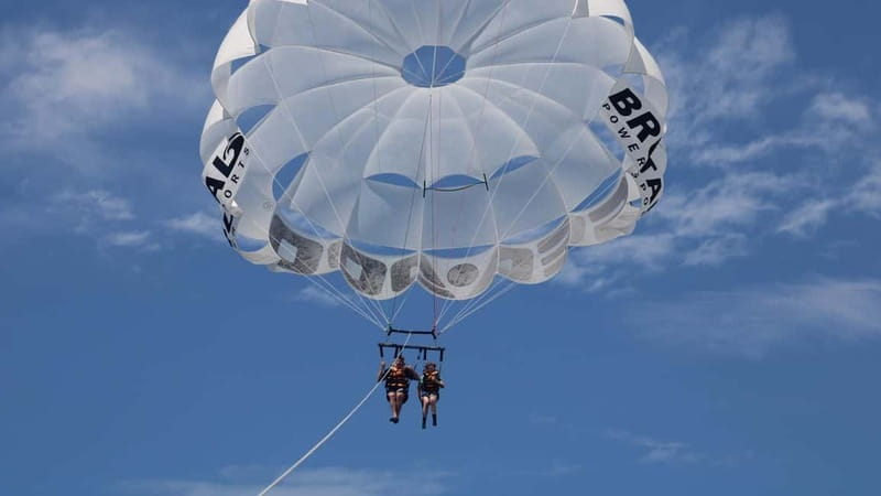 Barcelona: Parasailing with panoramic views over the sea - A short flight with a very big view