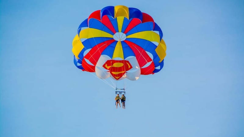 Barcelona: Parasailing with panoramic views over the sea - Why the group option matters