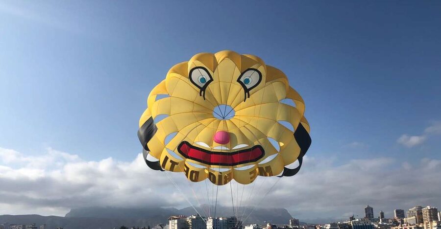 Benidorm: Parasailing Boat Trip with Costa Blanca Views - Meeting the boat at Poniente Beach