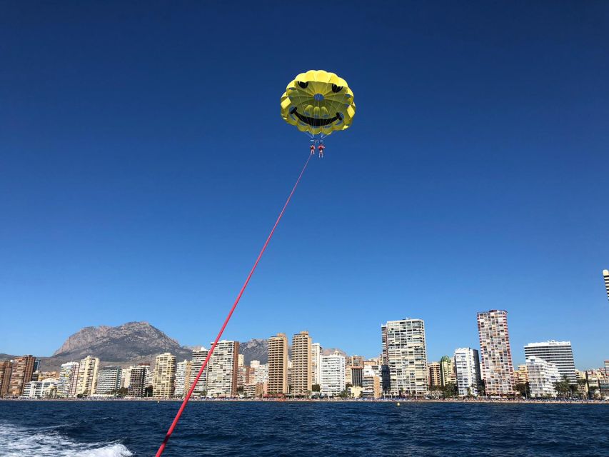 Benidorm: Parasailing Boat Trip with Costa Blanca Views - Staying dry, or choosing the splash