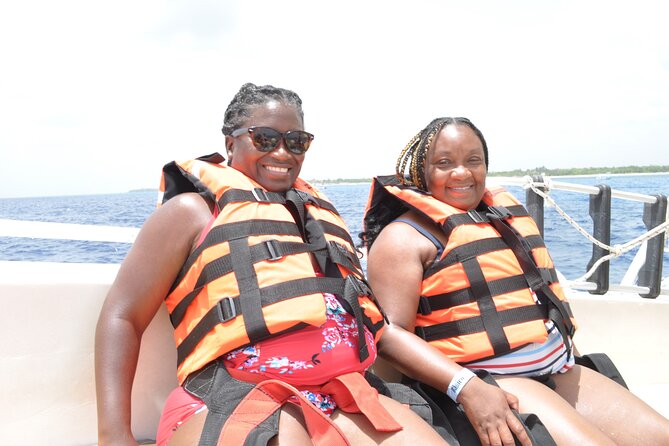 Best Parasailing Cozumel + Locker - Arriving at San Francisco Beach Club