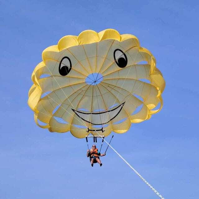 Boracay: Parasailing, Island Hopping, ATV Ride and Kawa Bath - Puka Shell Beach and the island-hopping run