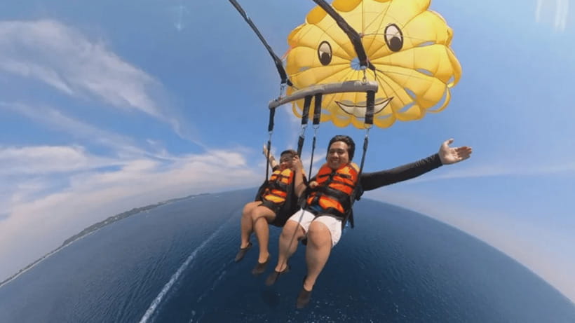Boracay Parasailing with Insta 360 - Getting ready with safety gear and a professional crew
