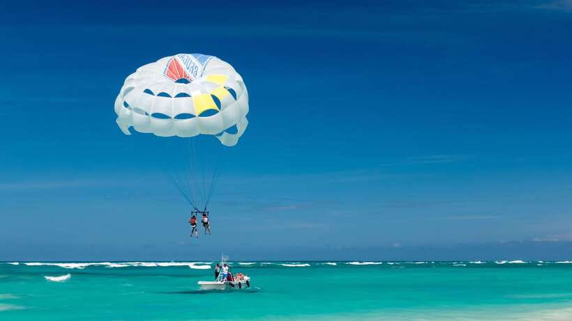 Boracay: Solo or Tandem Parasailing Experience - The return boat and the value of the package