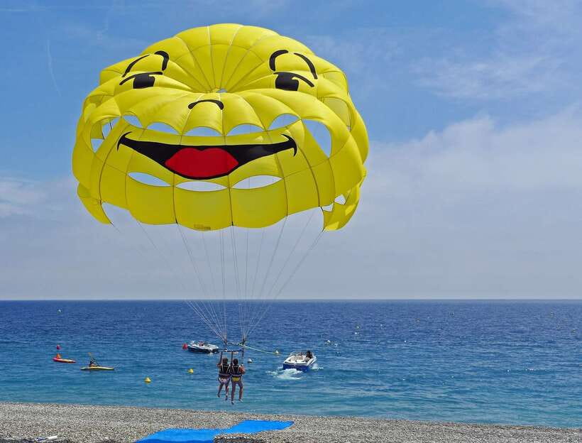 Boracay: Solo or Tandem Parasailing Experience - Choosing the right time and meeting point