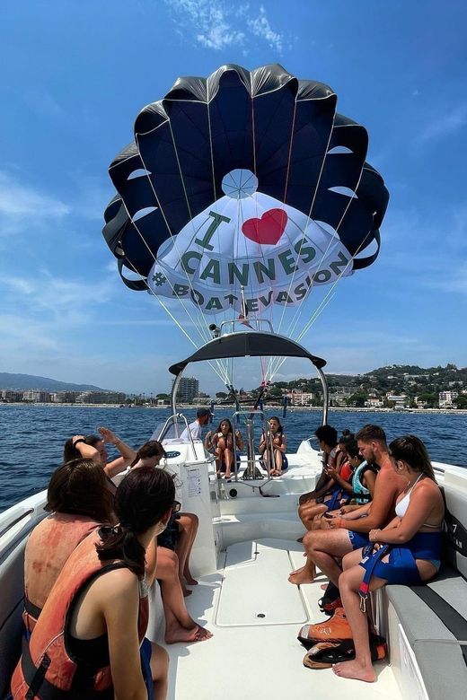 Cannes: Parasailing Experience for Couples, Family & Friends - Boarding the platform boat