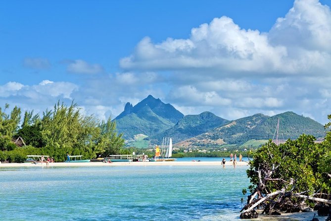 Catamaran to Ile aux Cerf with Parasailing, Tube Riding & Lunch - Key points to know before booking