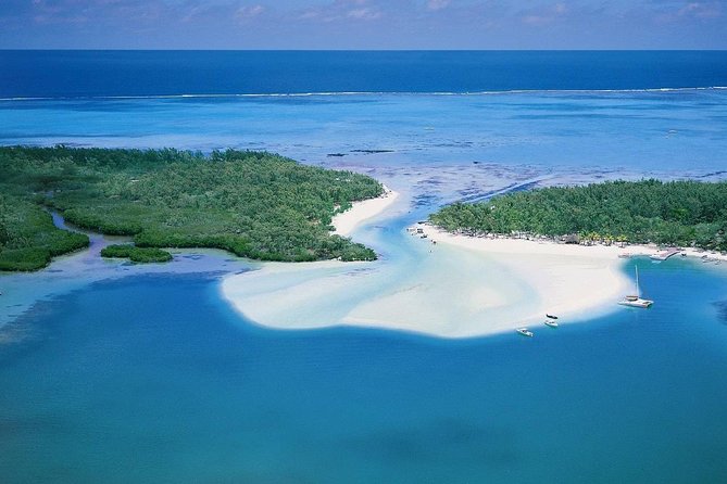 Catamaran to Ile aux Cerf with Parasailing, Tube Riding & Lunch - The sail back to Trou d’Eau Douce