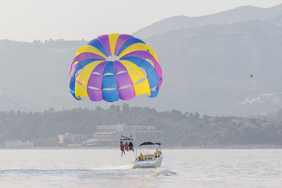 Cavtat: Parasailing - Who will enjoy this most?
