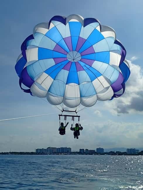 Cebu: Parasailing Ride Experience - Why flying with a friend can improve the value