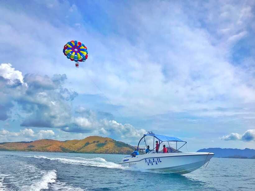 Coron: Parasailing Experience - Staying dry or taking the water dip