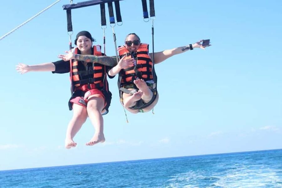 Cozumel: Best Parasailing Experience + Locker - From the meeting point to the parasailing boat
