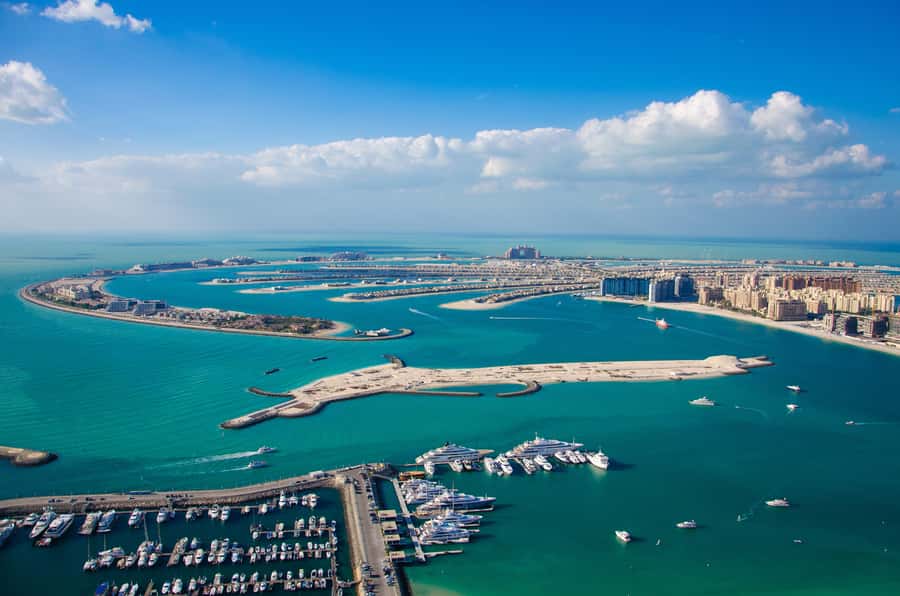 Dubai Jumeirah Parasailing adventure with breathtaking views - The safety briefing before takeoff