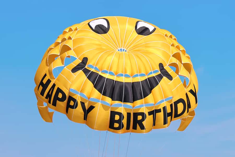Dubai: Parasailing with Happy birthday Parachute JBR & Palm - The boat ride and the birthday takeoff