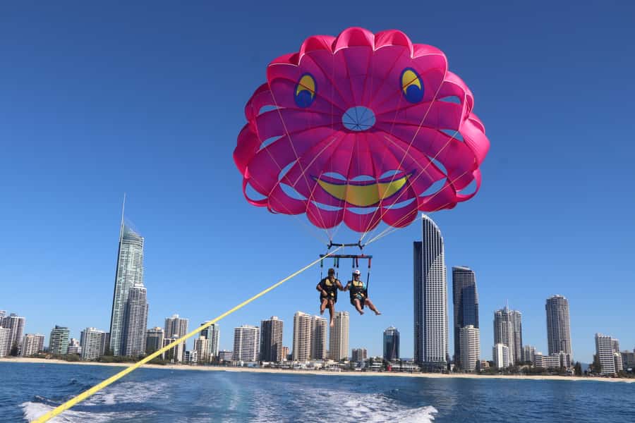 Gold Coast: Parasailing in Surfers Paradise - Key points before you book