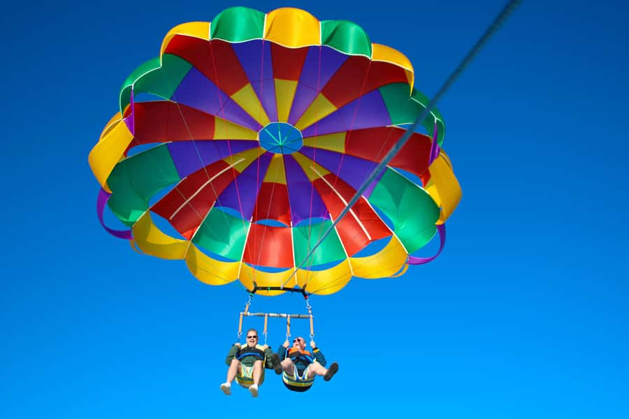 Gold Coast: Surfers Parasailing with Free Photos - Why the Small Group Matters