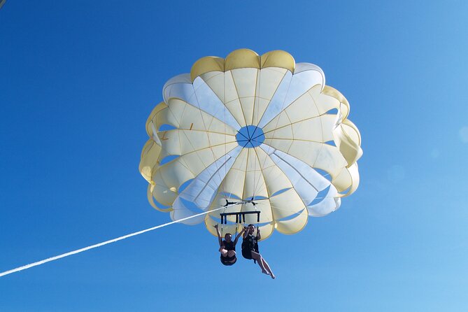 Half-day Tour in Diamond Head Sunrise and Parasail - A 5:00 a.m. start from Waikiki