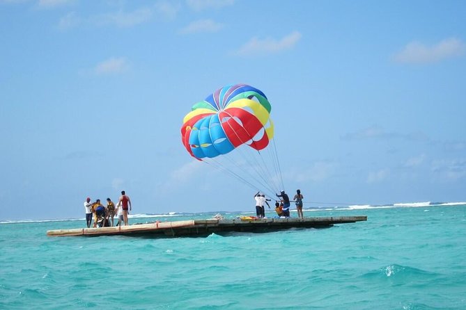 Ile aux Cerf: Speed boat with Parasailing & Tube Riding and Lunch - Four hours around Ile aux Cerfs