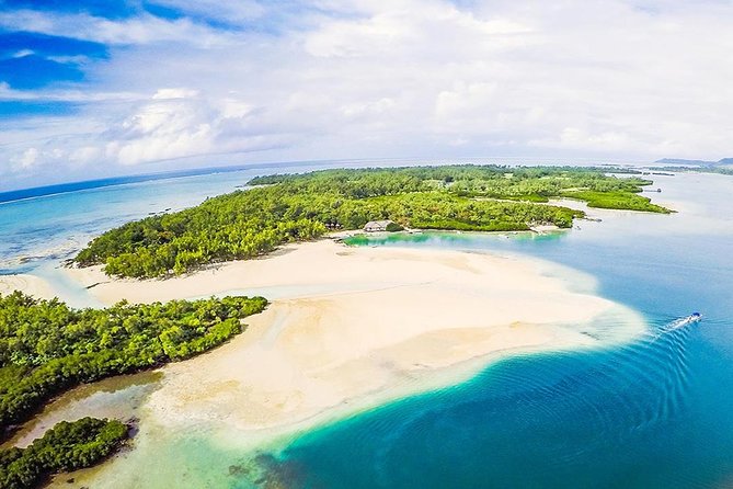 Ile aux Cerf: Speed boat with Parasailing & Tube Riding and Lunch - Undersea walking among lagoon fish