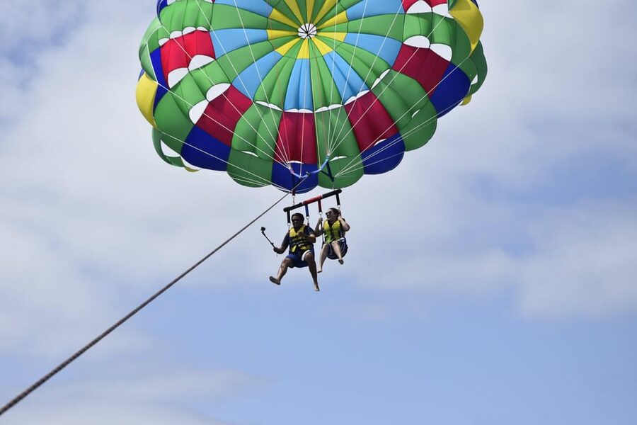 Lanzarote: Parasailing Adventure in Puerto del Carmen - Solo, couple, or shared flight?