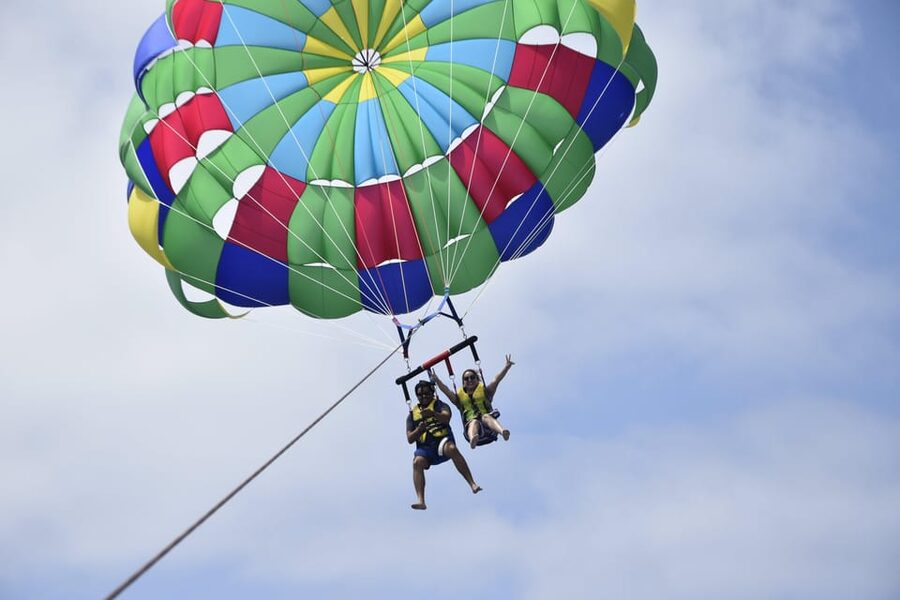 Lanzarote: Parasailing Adventure in Puerto del Carmen - Weather, clothing, and timing