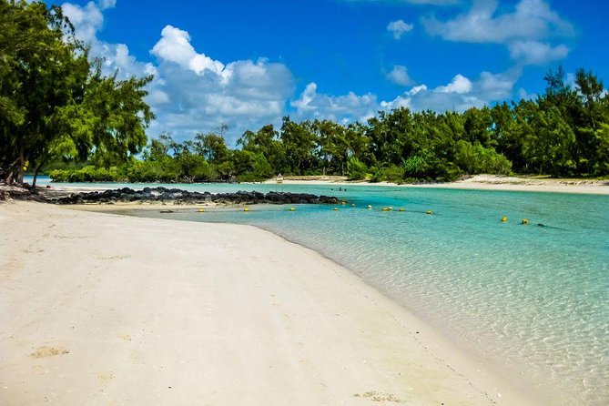 Marvelous Ile aux Cerf island: Speed Boat, Parasailing, Lunch & GRSE waterfall - Speeding across the east-coast lagoon