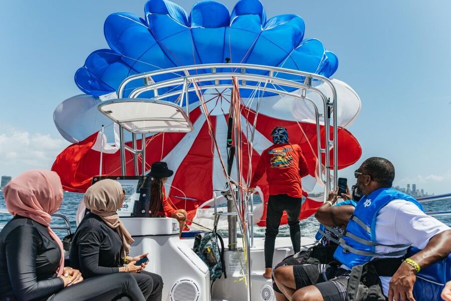 Miami: Parasailing Experience in Biscayne Bay - Staying dry or taking the Miami dip