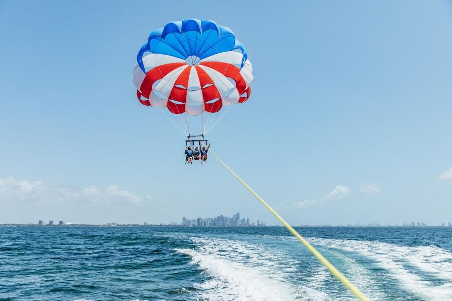 Miami: Parasailing Experience in Biscayne Bay - Your first flight, from briefing to parachute