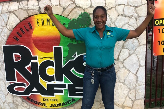 Negril Seven Mile beach, Catamaran Cruise ,Parasailing,with Sunset at Ricks Cafe - Catamaran cruising with a party-boat feel