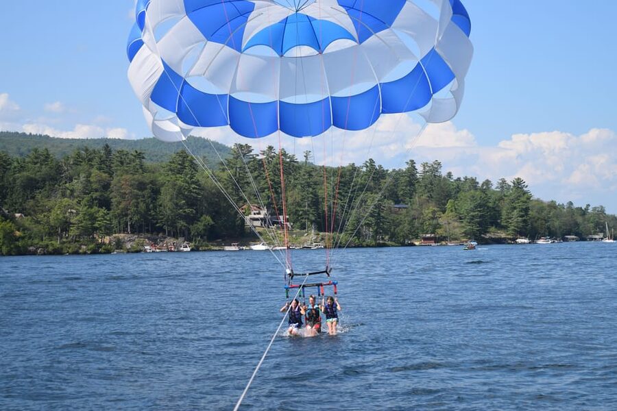 New York: Lake George Parasailing Experience - Safety and the role of the crew