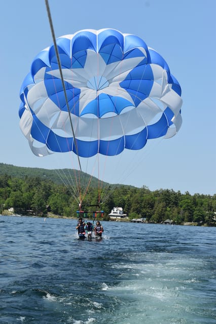 New York: Lake George Parasailing Experience - Arriving at the blue Parasail Here booth