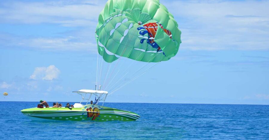 Oahu: Parasail on Maunalua Bay with Diamond Head Views - Six minutes above Maunalua Bay