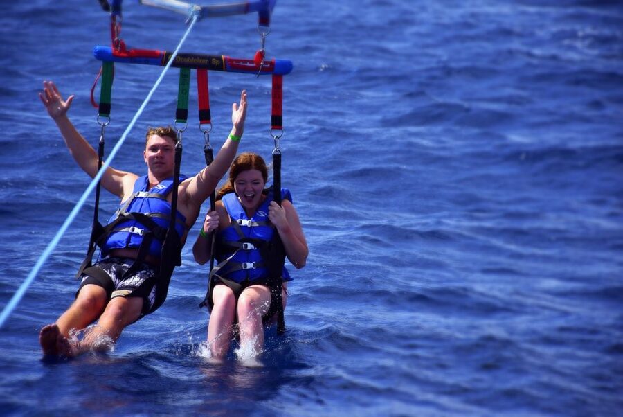 Oahu: Waikiki Parasailing - The view from 600 or 1,000 feet