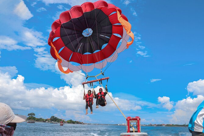Orange bay Island Parasailing, Snorkeling with Lunch - Hurghada - Parasailing above the Red Sea