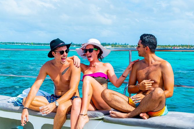 PACKAGE DEAL Catamaran- Snorkeling - Hooka Diving - Parasailing - The parasailing flight, about eight minutes in the air