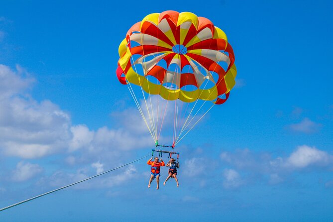 Parasailing Adventure Aruba - Landing back on the boat