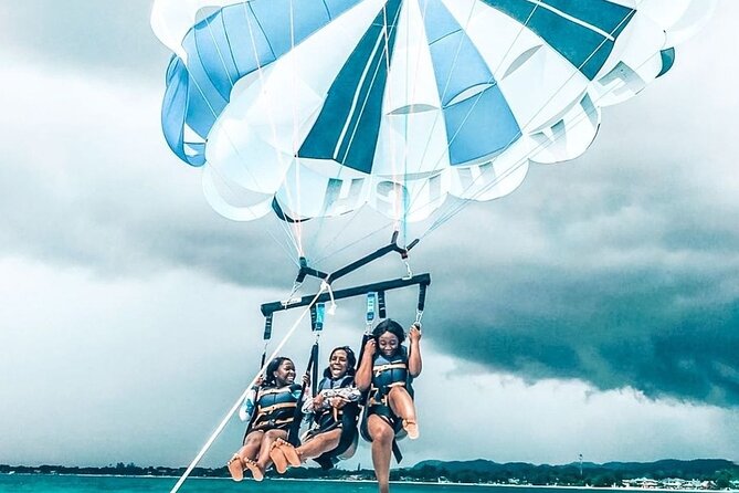 Parasailing, Blue Hole Mineral Spring, Seven Mile Beach - What to bring and what to expect