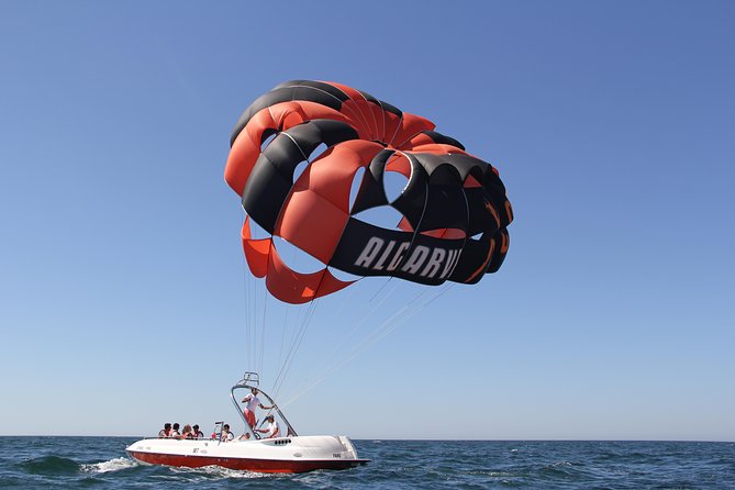 Parasailing Faro - Rising slowly behind the boat