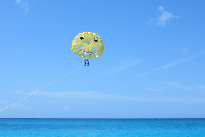 Parasailing Grand Turk - Harnessing up and taking off from the flight deck