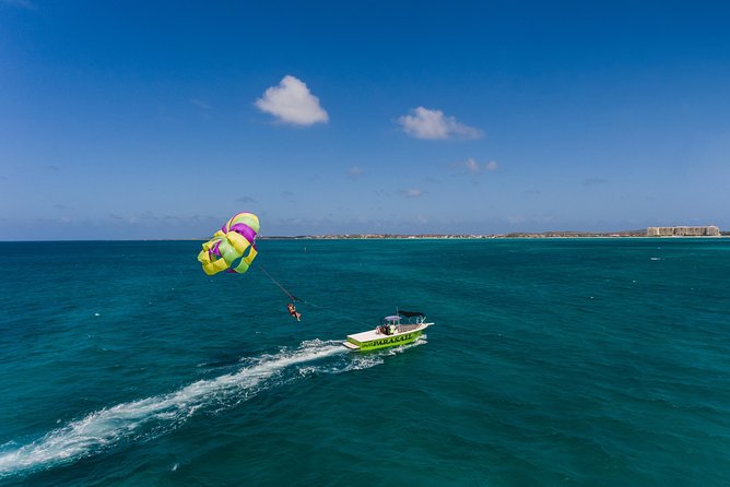 Parasailing in Palm Beach - The 700-foot climb above Aruba