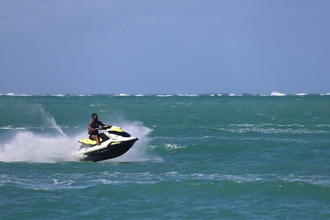 Parasailing & Jet Ski-Combo in Montego Bay - Changing beaches for the parasailing session