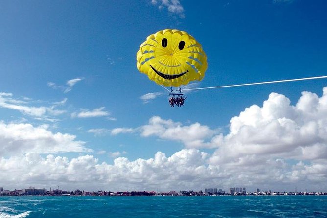 Parasailing Tour - Flying over Cancún’s turquoise water