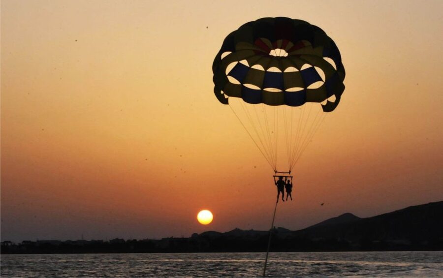 Puerto del Carmen: 10-Minute Parasailing Expereince - Taking off from Puerto del Carmen