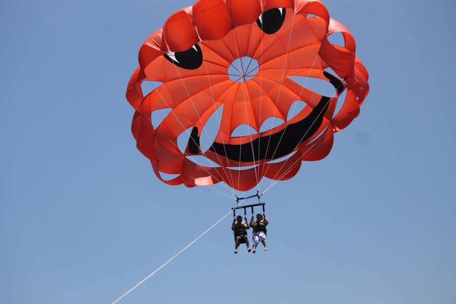 Puerto del Carmen: 10-Minute Parasailing Expereince - The 10-minute flight and what you see
